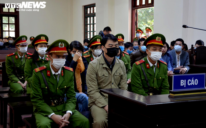 Hình ảnh cựu Trưởng đoàn thanh tra Bộ Xây dựng và đồng phạm hầu tòa - 5