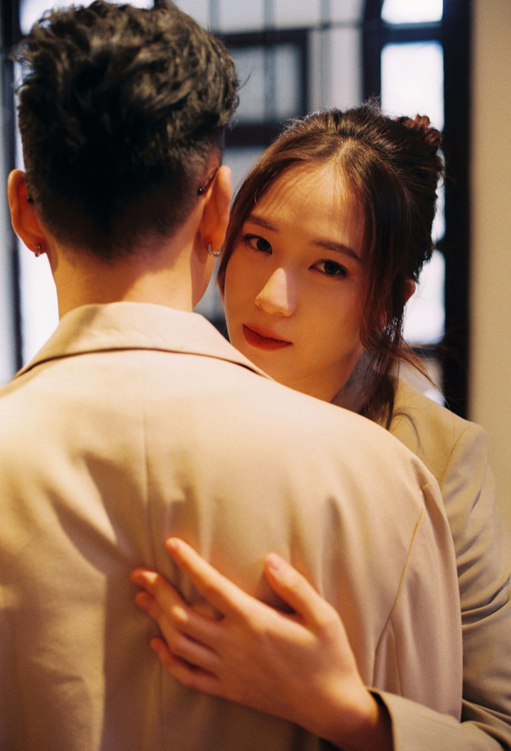 Mang bầu gần sinh, bà xã JustaTee khoe nhan sắc khiến nhiều chị em ghen tỵ - 3