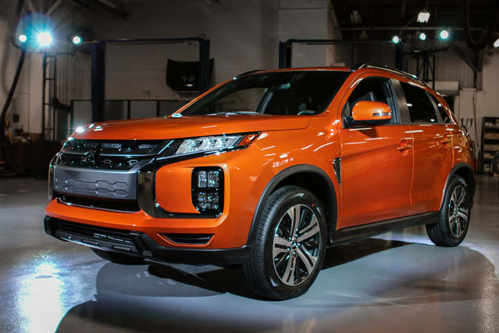 Mitsubishi công bố giá Outlander Sport 2021 - 1