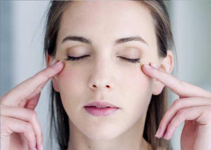 Mẹo hay giúp giảm khô mắt cho dân văn phòng - 8