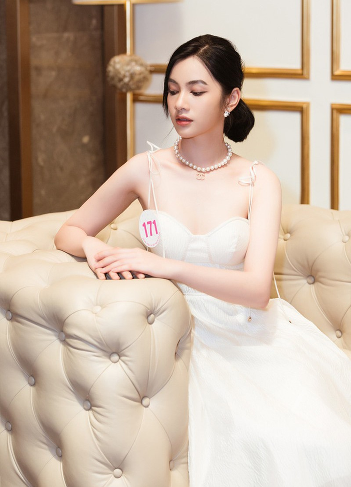 Nhan sắc người đẹp kém 27 tuổi hẹn hò chồng cũ Lệ Quyên - 8