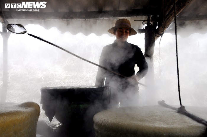 Ảnh: Làng mật mía xứ Thanh kiếm bộn tiền ngày Tết - 5