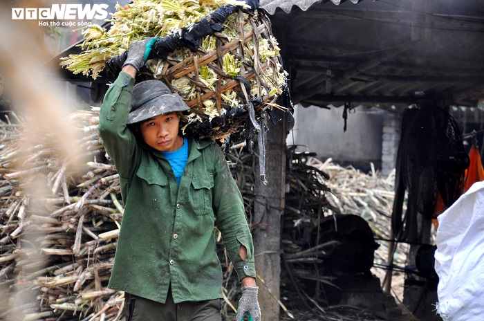 Ảnh: Làng mật mía xứ Thanh kiếm bộn tiền ngày Tết - 7