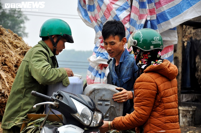 Ảnh: Làng mật mía xứ Thanh kiếm bộn tiền ngày Tết - 9