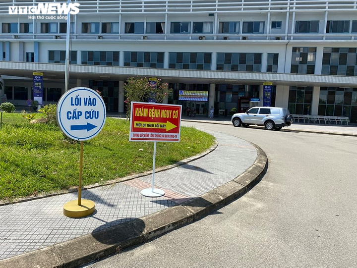 Bệnh viện Trung ương Huế tiếp nhận nhiều bệnh nhân Lào trong đại dịch COVID-19 - 1