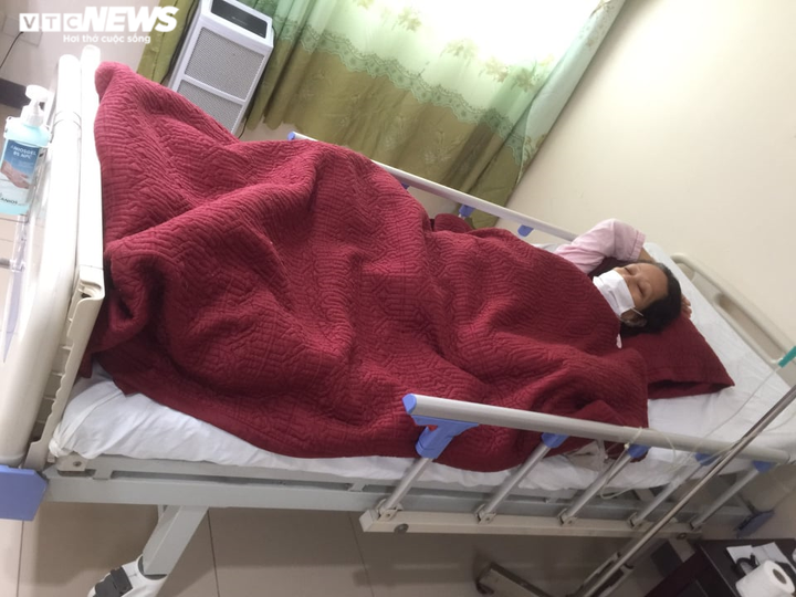 Bệnh viện Trung ương Huế tiếp nhận nhiều bệnh nhân Lào trong đại dịch COVID-19 - 2