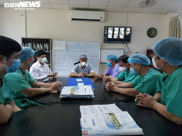 Bệnh viện Trung ương Huế tiếp nhận nhiều bệnh nhân Lào trong đại dịch COVID-19 - 3