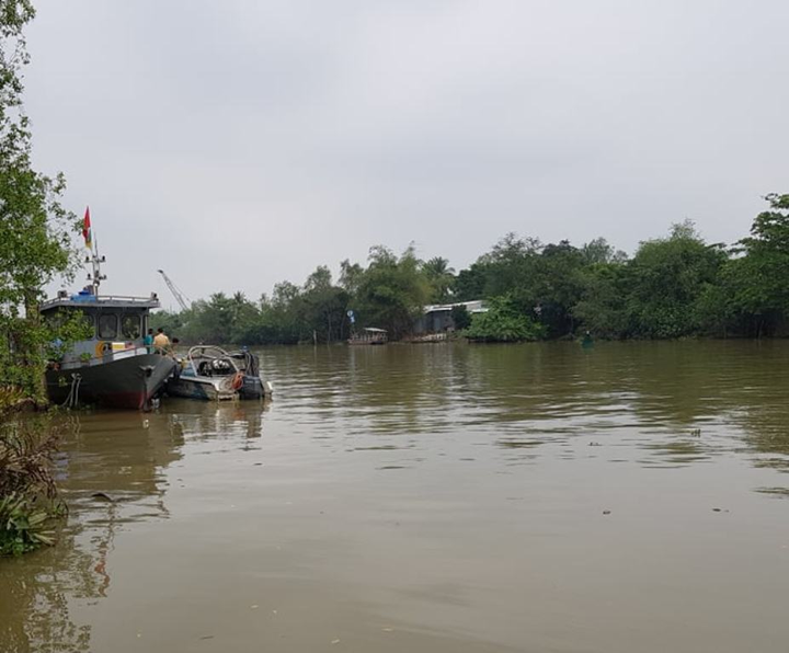 Lật ca nô tuần tra, một Đại úy CSGT ở Vĩnh Long mất tích - 1