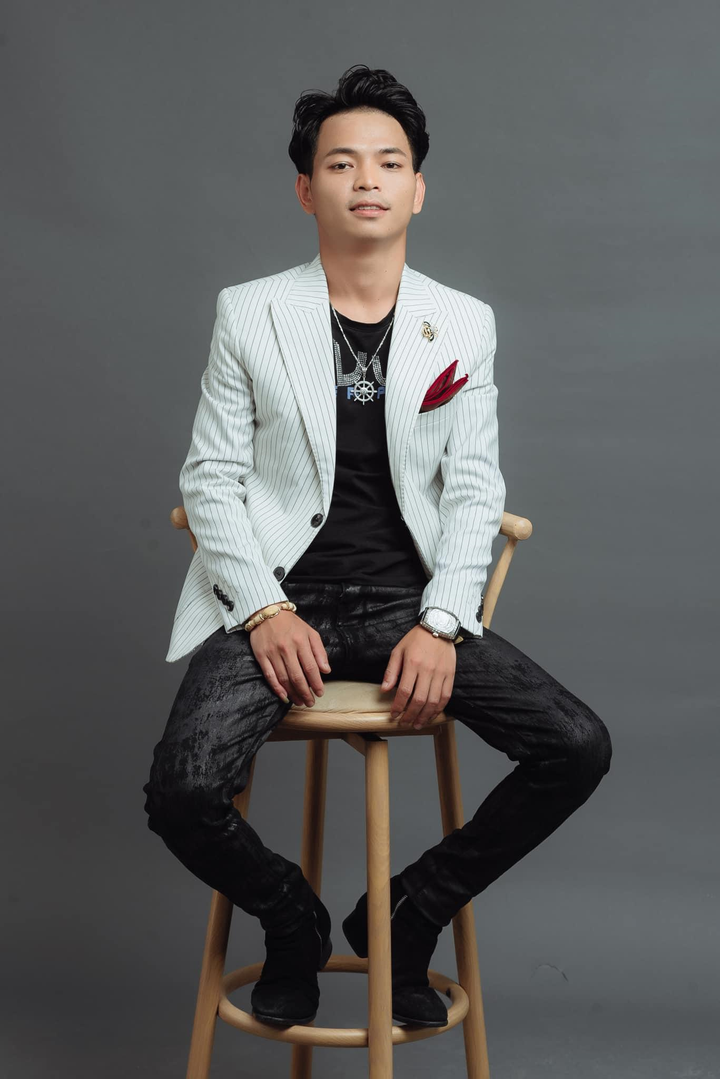 CEO Đoàn Hữu Việt thành công nhờ khác biệt ngành tóc - 1