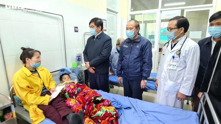 Đổ thiết bị xây dựng công trình nhà văn hóa ở Bắc Ninh, 4 cháu nhỏ thương vong - 2