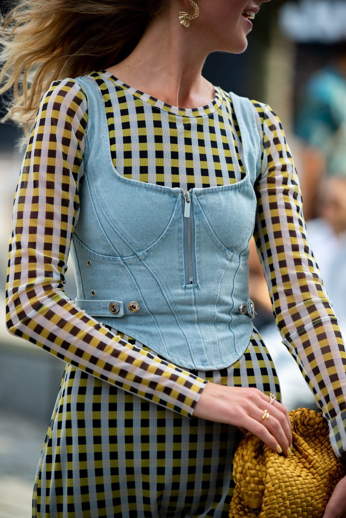 5 mốt thời trang của năm 2020 sẽ biến mất trong năm 2021 - 3