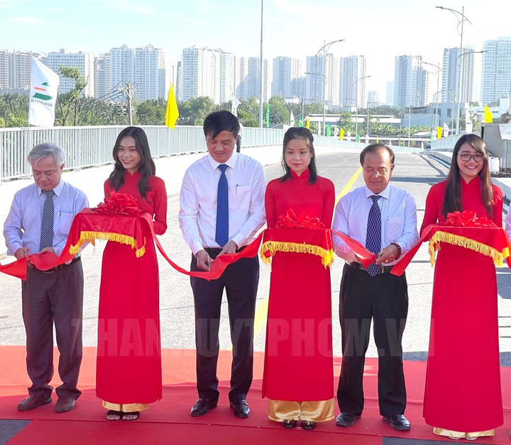 TP.HCM: Sau 8 năm thi công, cầu Phước Lộc chính thức thông xe - 1