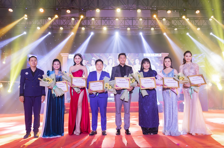 Bùi Kim Thảo đăng quang Nét đẹp công sở 2020 - 2