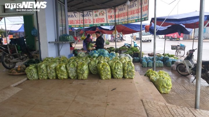 Trung tâm thương mại tổ chức họp chợ trái phép, 500 tiểu thương Hà Tĩnh bức xúc - 2