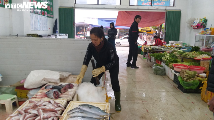 Trung tâm thương mại tổ chức họp chợ trái phép, 500 tiểu thương Hà Tĩnh bức xúc - 1