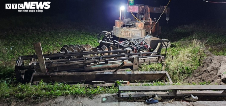 Thiết bị xây dựng đè chết thương tâm 2 bé trai ở Bắc Ninh: Tạm giữ 3 người - 1