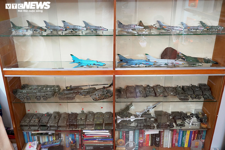 Ngắm dàn xe tăng, tên lửa mô hình cực hiếm của người đàn ông 7X - 2