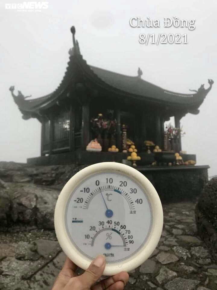 Ảnh: Du khách đổ xô ngắm băng giá kỳ thú ở vùng núi phía Bắc - 18