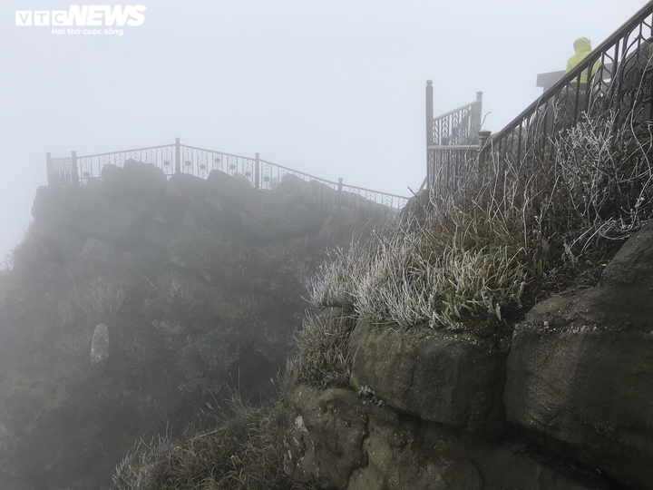 Băng tuyết bao phủ chùa Đồng trên đỉnh non thiêng Yên Tử - 14