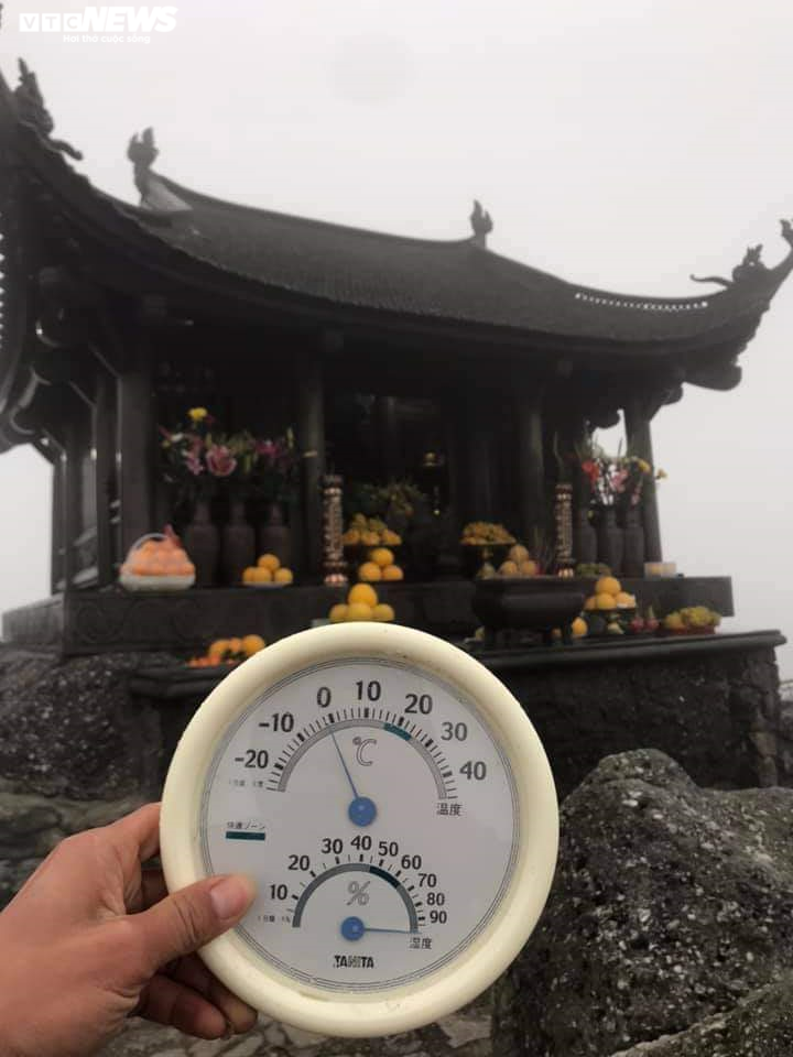 Băng tuyết bao phủ chùa Đồng trên đỉnh non thiêng Yên Tử - 2