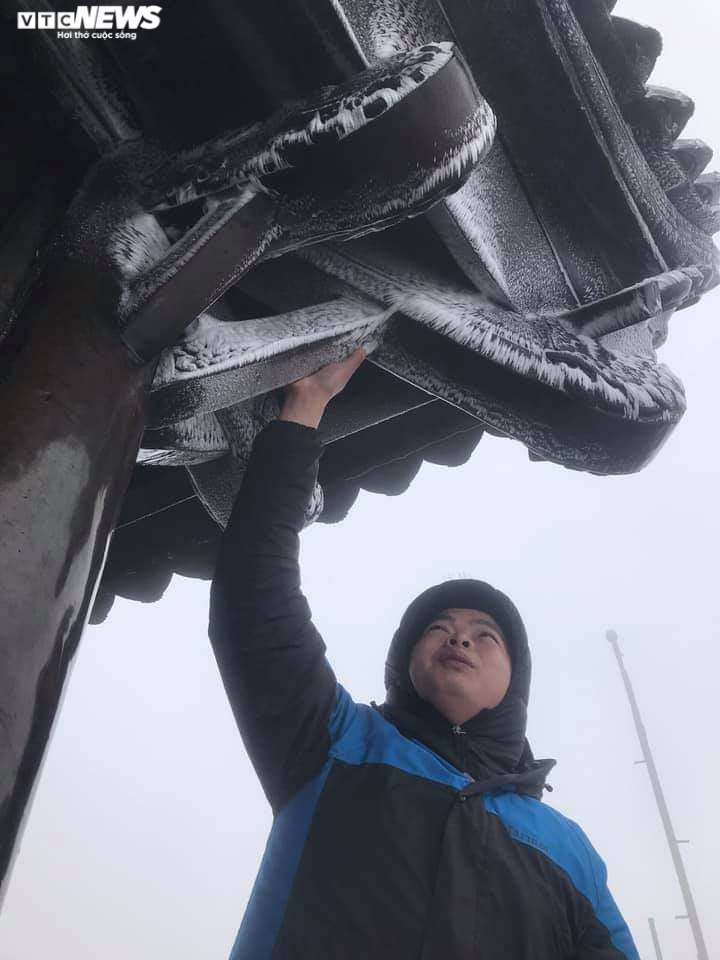 Băng tuyết bao phủ chùa Đồng trên đỉnh non thiêng Yên Tử - 3