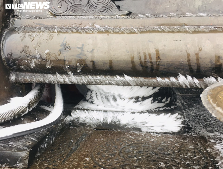 Băng tuyết bao phủ chùa Đồng trên đỉnh non thiêng Yên Tử - 7