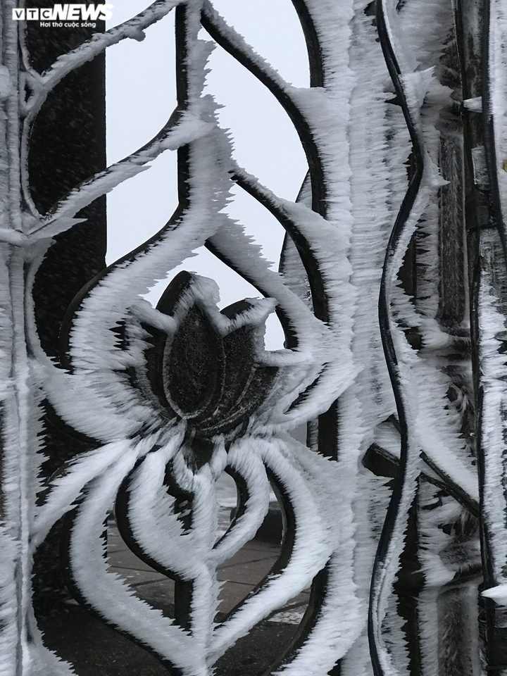 Băng tuyết bao phủ chùa Đồng trên đỉnh non thiêng Yên Tử - 9