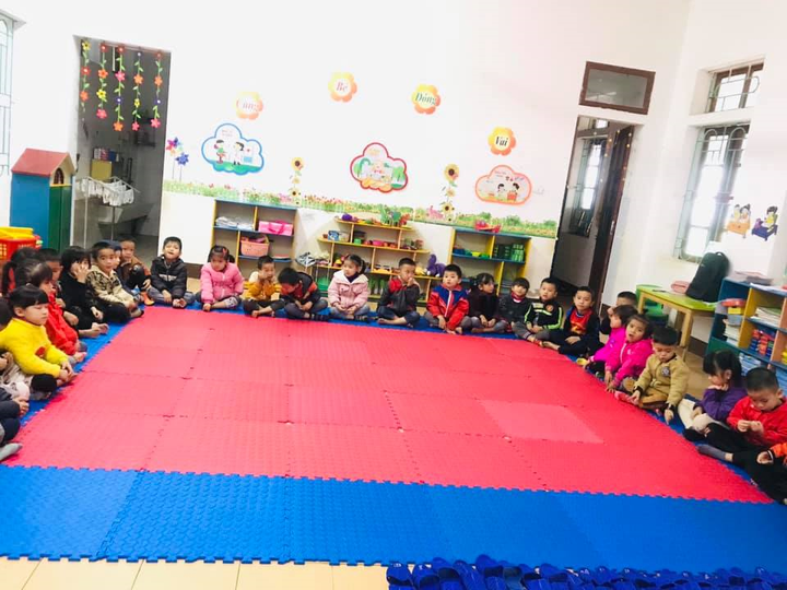 Áo giữ nhiệt, xe Grab và những sáng kiến chống rét cho con của phụ huynh Hà Nội - 1