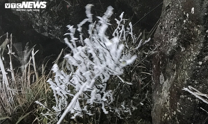 Băng tuyết bao phủ chùa Đồng trên đỉnh non thiêng Yên Tử - 13