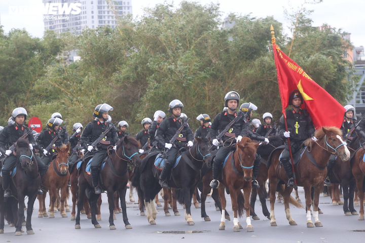 Công an, bộ đội diễn tập chống khủng bố bảo vệ Đại hội XIII của Đảng - 15