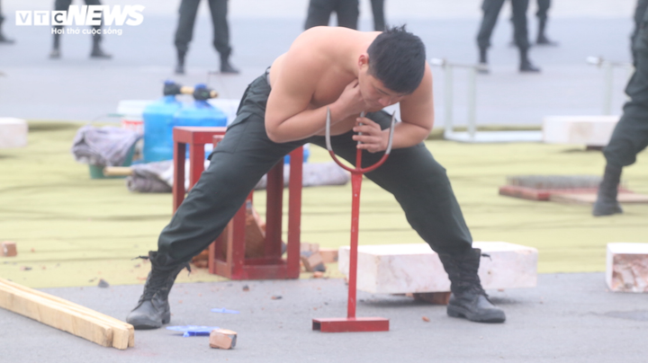 Công an, bộ đội diễn tập chống khủng bố bảo vệ Đại hội XIII của Đảng - 14