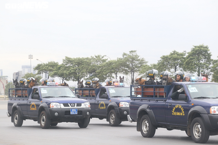 Công an, bộ đội diễn tập chống khủng bố bảo vệ Đại hội XIII của Đảng - 2