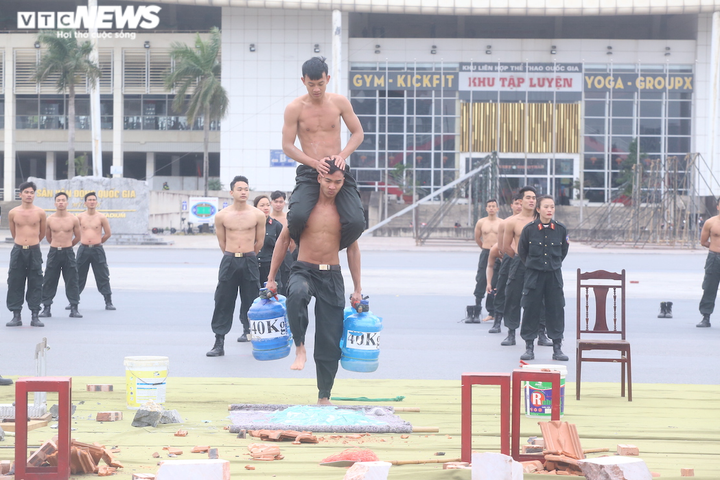 Công an, bộ đội diễn tập chống khủng bố bảo vệ Đại hội XIII của Đảng - 12