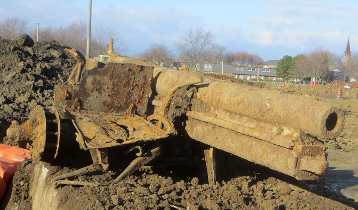 Khẩu pháo 'chạy' khỏi nơi khai hỏa 6.500 km - 1