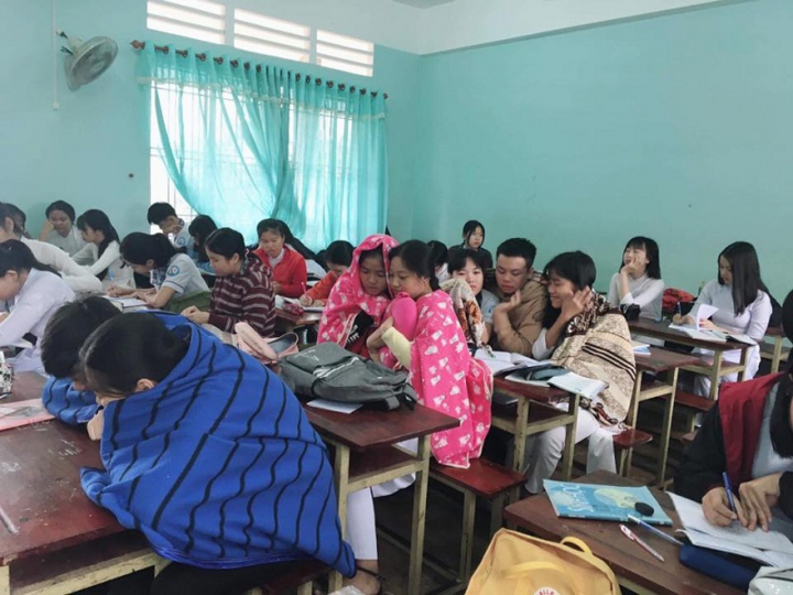 Ảnh: Những tuyệt chiêu chống rét 'bá đạo' của học trò - 3