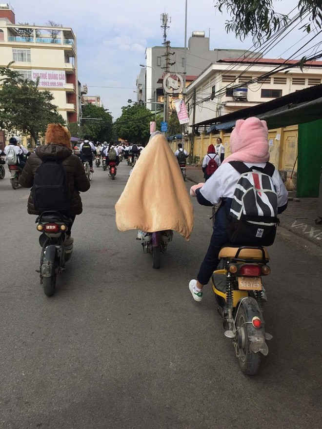 Ảnh: Những tuyệt chiêu chống rét 'bá đạo' của học trò - 5
