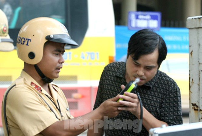 Gần 500 tài xế sử dụng ma tuý, gần 600 giáo viên dạy lái dùng bằng giả - 1