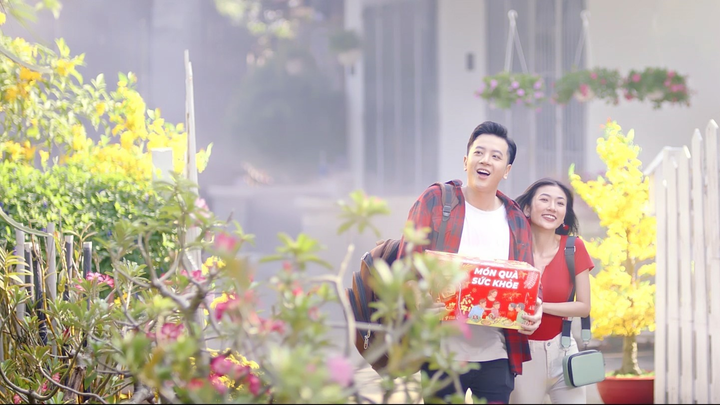 Quà Tết của giới trẻ đang trở về với 'bó rau, chai nước', vì sao? - 5