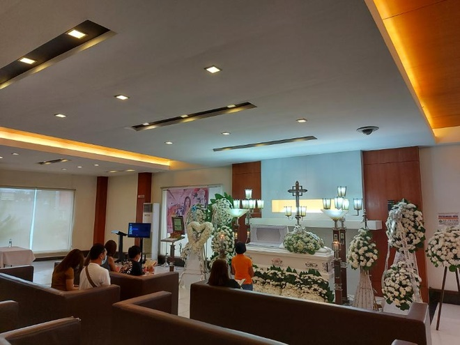Người thân khóc nghẹn trong lễ tang Á hậu Philippines nghị bị hãm hiếp đến chết - 1