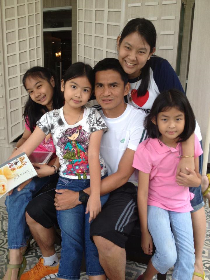 Kiatisak chia sẻ ảnh cưới 19 năm trước, gửi lời ngọt ngào đến vợ ở Thái Lan - 3