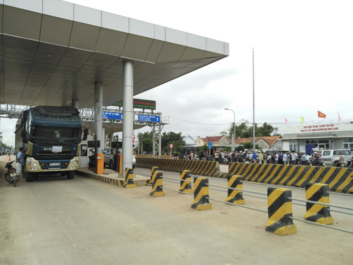 Khởi tố kẻ đâm nhân viên Trạm thu phí BOT Ninh Xuân ở Khánh Hòa - 2