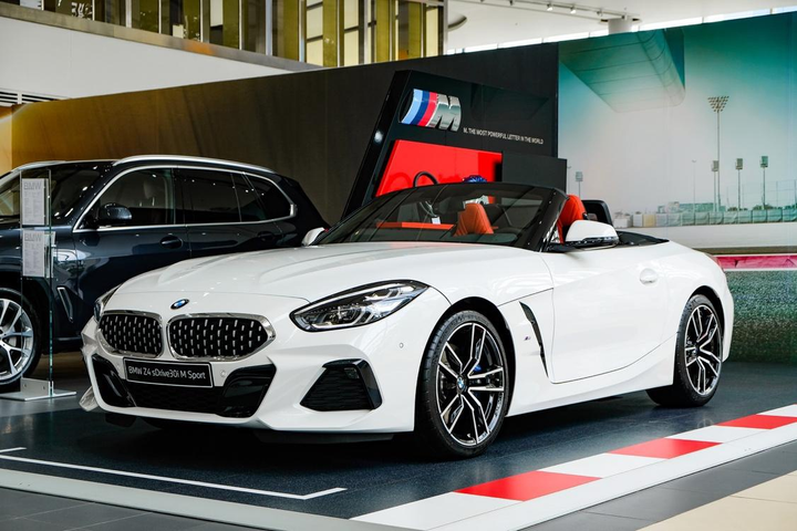 BMW Z4 - huyền thoại mui trần ra mắt tại Việt Nam - 1