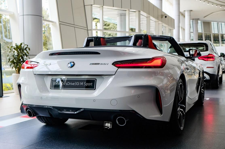 BMW Z4 - huyền thoại mui trần ra mắt tại Việt Nam - 17
