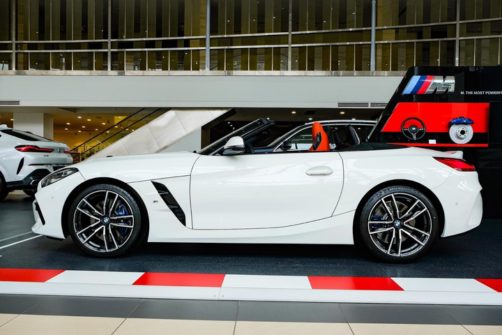 BMW Z4 - huyền thoại mui trần ra mắt tại Việt Nam - 3