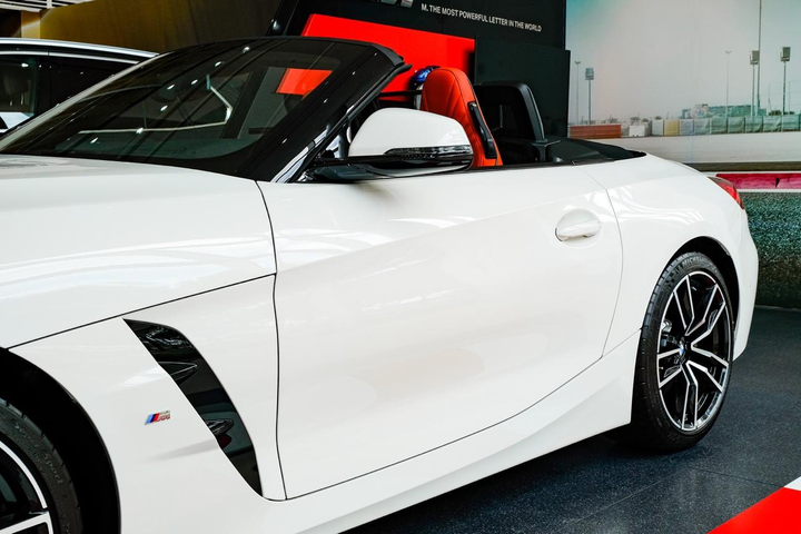 BMW Z4 - huyền thoại mui trần ra mắt tại Việt Nam - 8