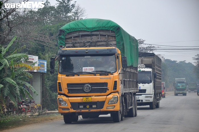 Quốc lộ ở Thanh Hoá ‘oằn mình’ gánh xe tải cơi nới thành thùng chạy ngày đêm - 10