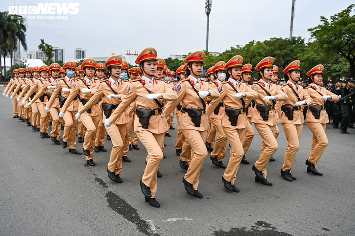 Ảnh: Hơn 6.000 người cùng xe bọc thép xuất quân bảo vệ Đại hội XIII của Đảng - 4