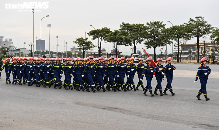 Ảnh: Hơn 6.000 người cùng xe bọc thép xuất quân bảo vệ Đại hội XIII của Đảng - 6