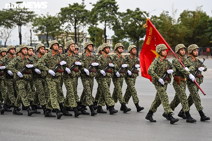 Ảnh: Hơn 6.000 người cùng xe bọc thép xuất quân bảo vệ Đại hội XIII của Đảng - 7