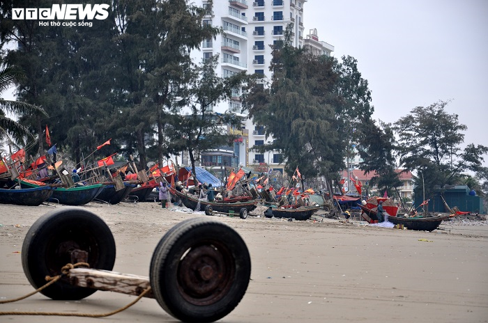 Ảnh: Rét cắt da cắt thịt, ngư dân Thanh Hóa vẫn hồ hởi căng buồm ra khơi - 15